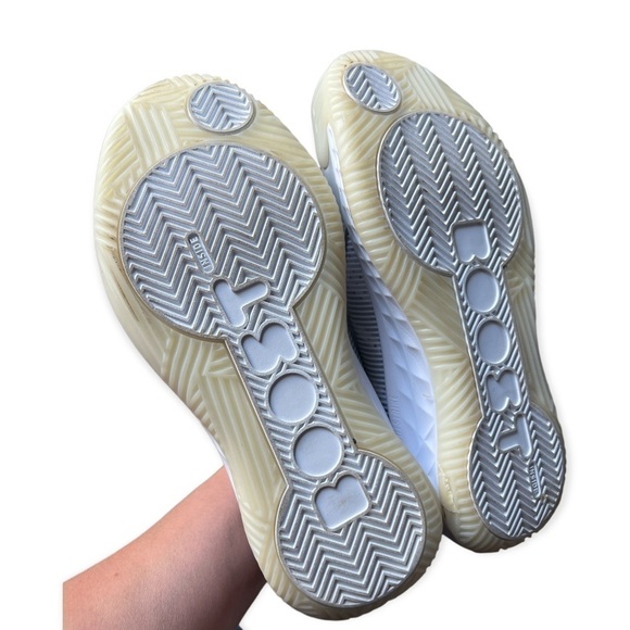 Adidas Men’s Pro Boost Low White Silver Metallic Basketball Sneakers, Size 8 - Picture 8 of 10